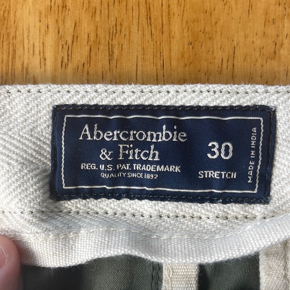 Abercrombie and Fitch, 30w x 8“ length  stretch men’s chino shorts - Picture 3 of 3